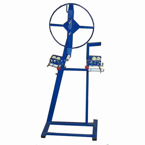 Приспособление для скатки и перекатки пожарных рукавов на новое ребро