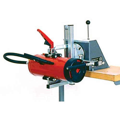 Зажим для закрепления огнетушителей